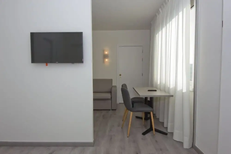 Standard Sextuple room