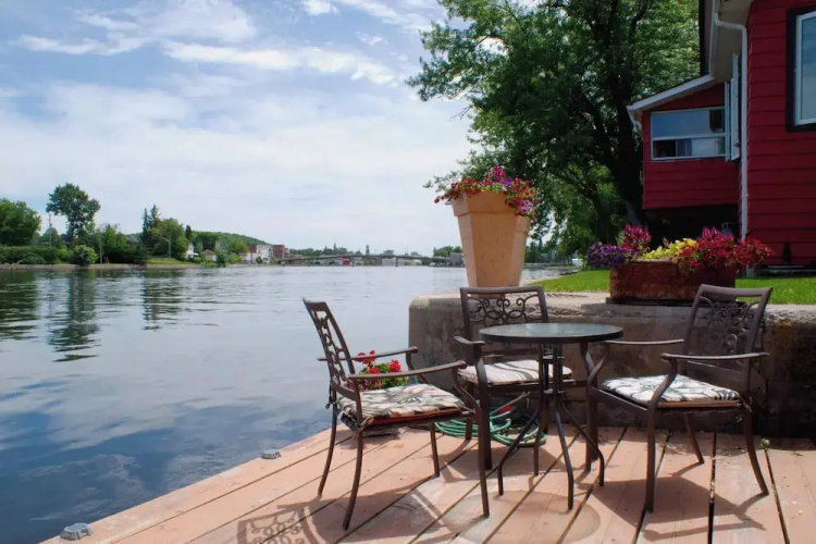 The Water's Edge Inn