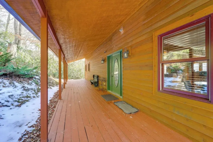 Mtn-view Deck, Game Room! Spacious Elk Park Lodge