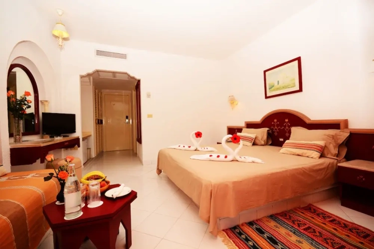 Standard Triple room