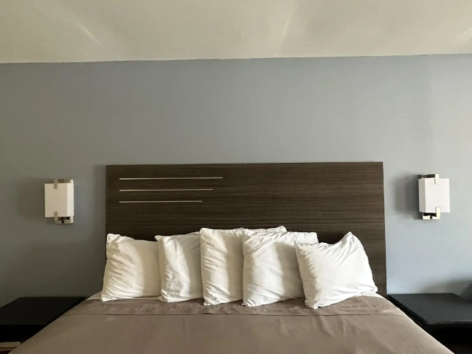 Express Inn & Suites