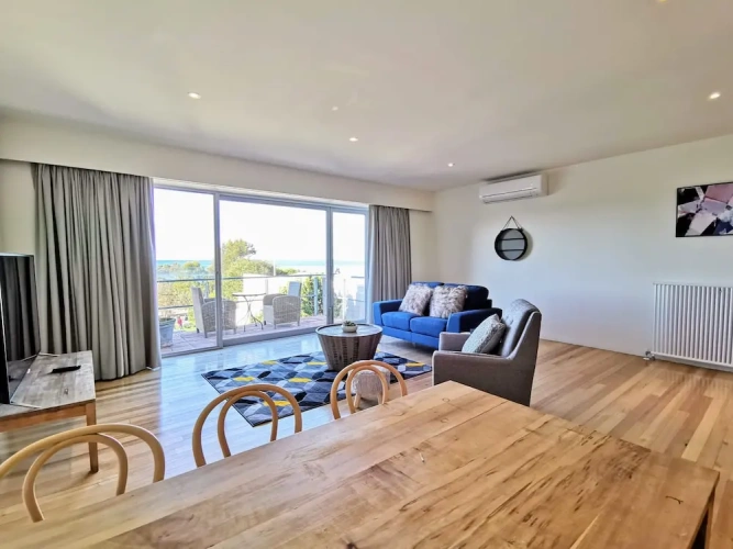 Apartment with ocean view