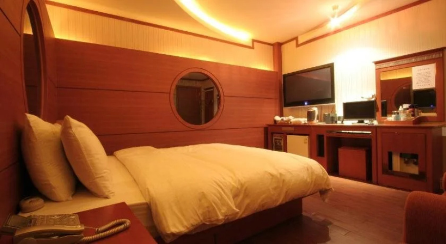 Utopia Hotel