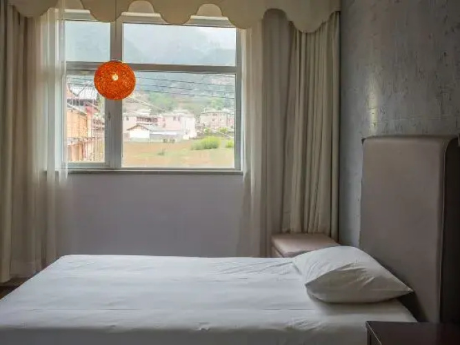 Luguhu Aishang Hotel