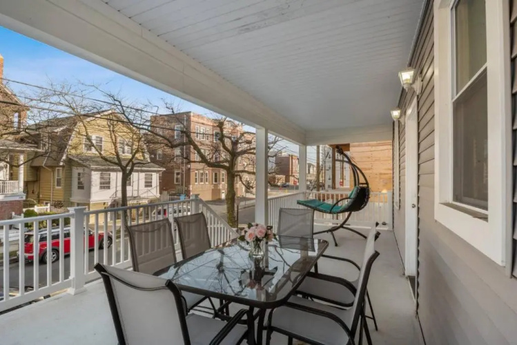 2 Blocks from Beach-Sleeps 16