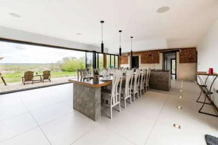 Host Stay Willow Barn