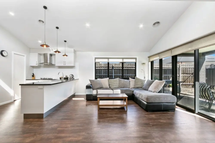 3 Bedrooms Apartment