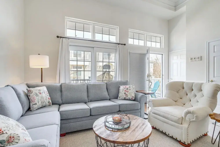 Shared Pool & Bay Access: Ocean View Retreat