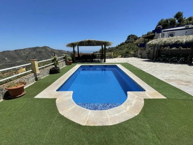 2 Bedrooms Villa