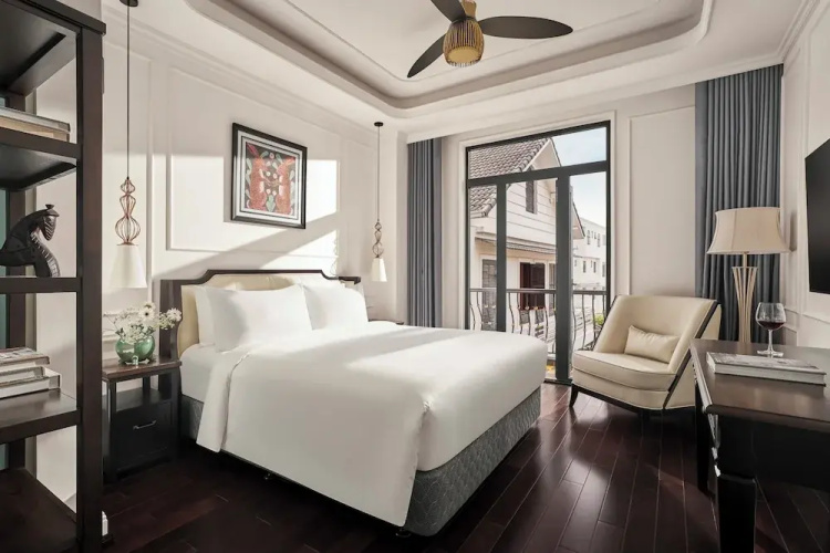 Nia Hotel