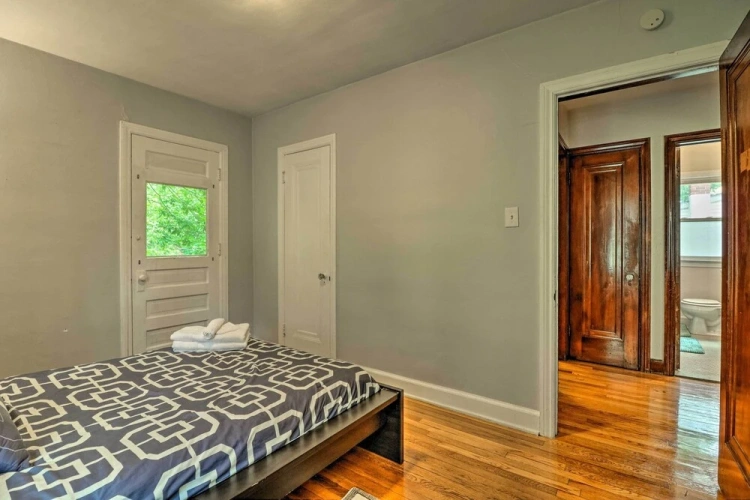 2 Bedrooms Apartment