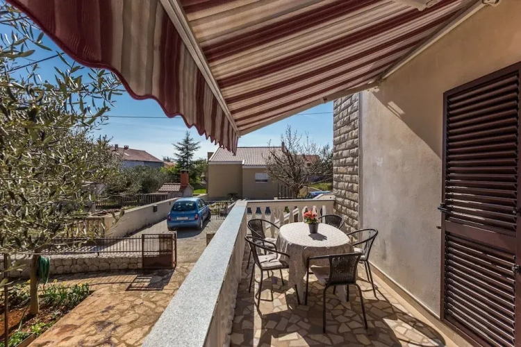 2 Bedrooms Apartment