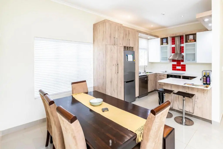 Modern Executive Unit