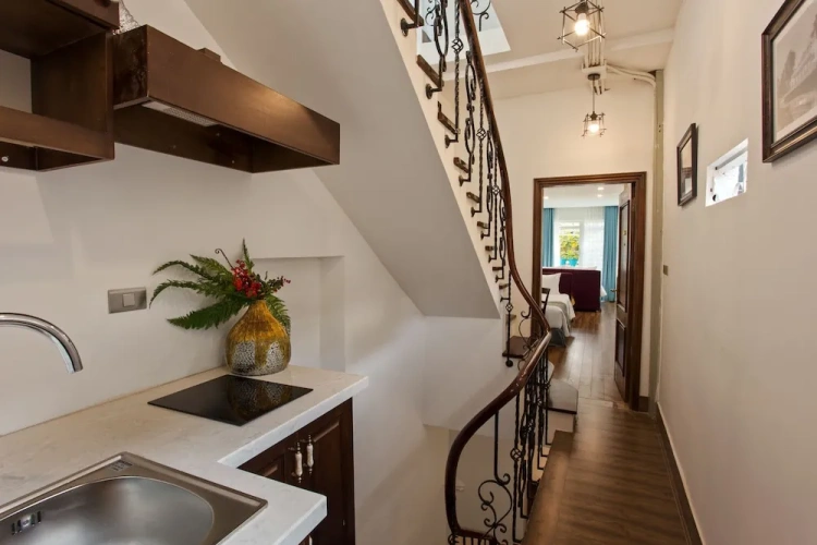 Standard Triple room with city view