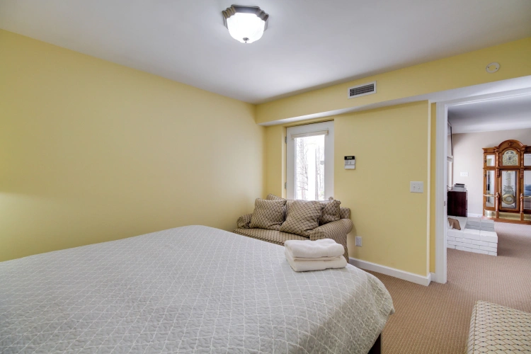 5 Bedrooms Cottage