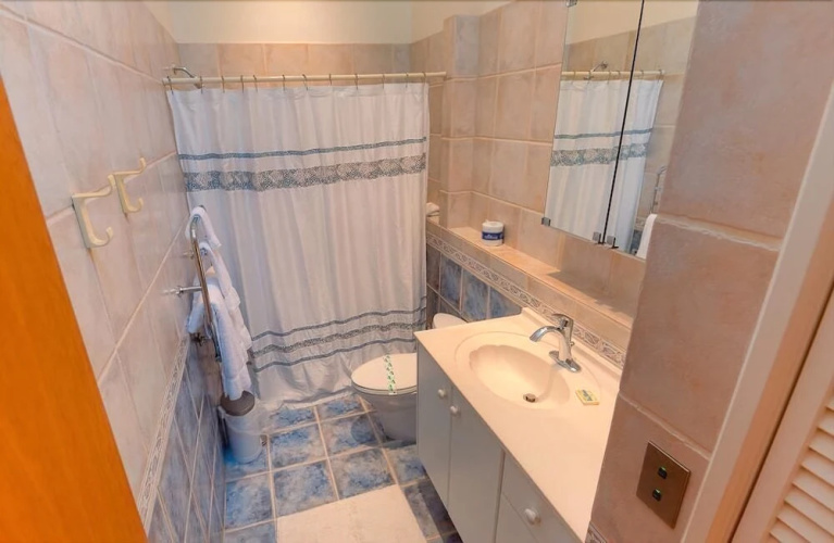 Hunters Point Apartment 6