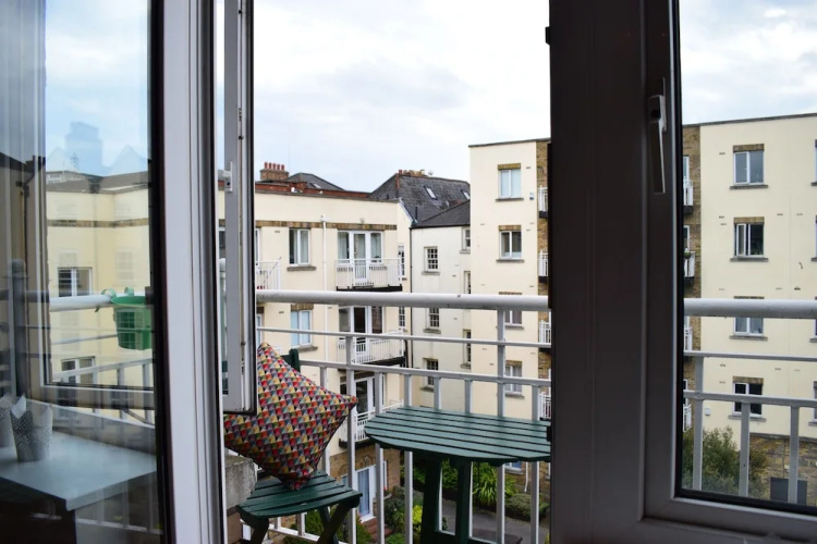 Central 1 Bedroom Next to Hapenny Bridge