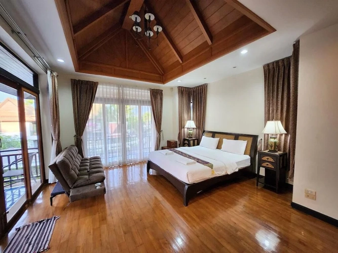 4 Bedrooms Villa