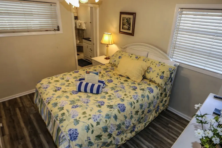 225 Delmar
