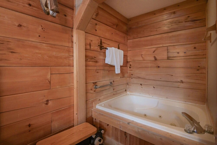 Eagles Hideaway by Eagles Ridge Resort