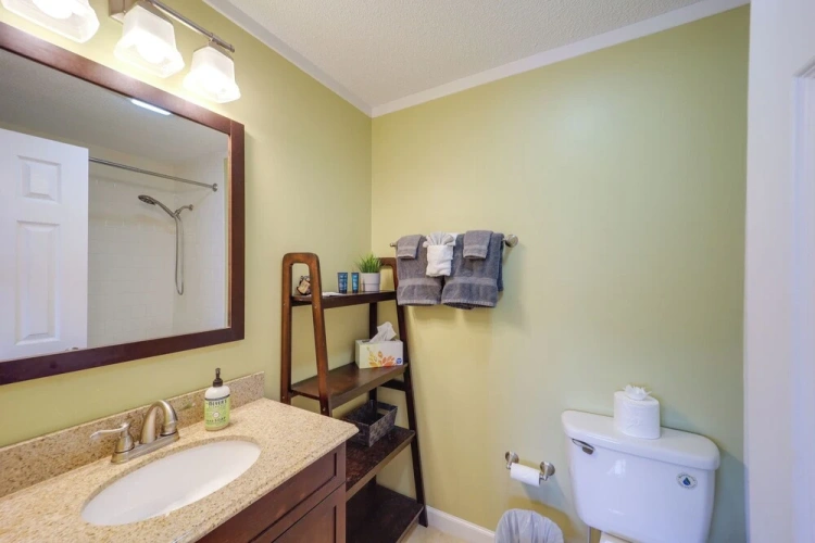 4 Bedrooms Apartment