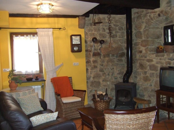2 Bedrooms Cottage