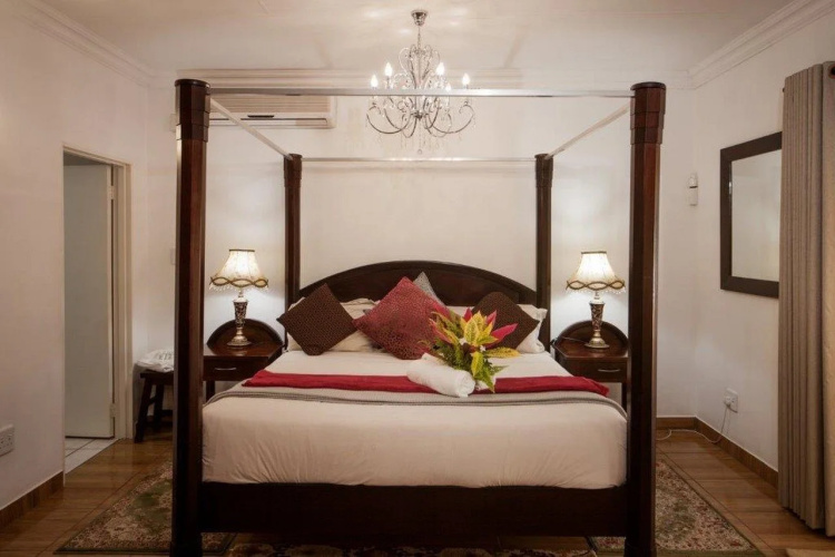 Tamboti Lodge