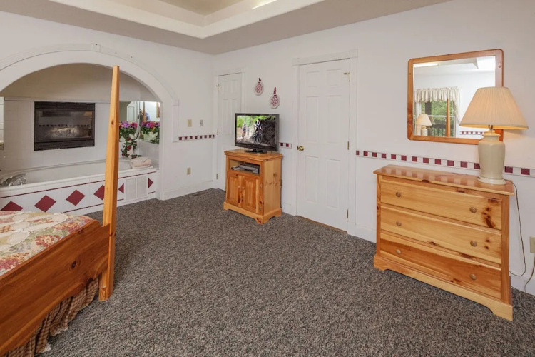 Black Bear Hideaway by Eagles Ridge Resort