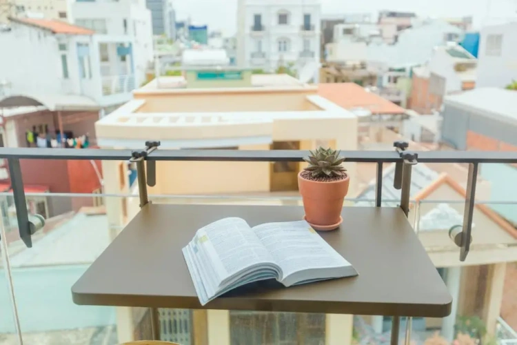 Apartment with balcony