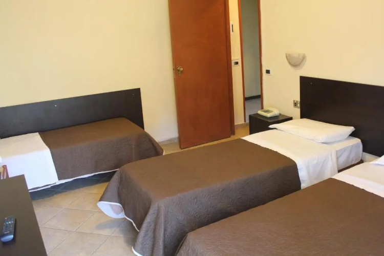 Hotel 106
