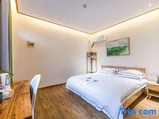 2 Bedrooms Family Suite with garden view
