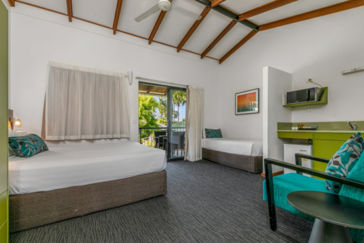 Palms City Resort