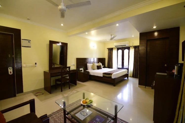 Luxury Double Attic room with pool view
