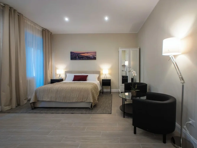 Comfort room with courtyard view