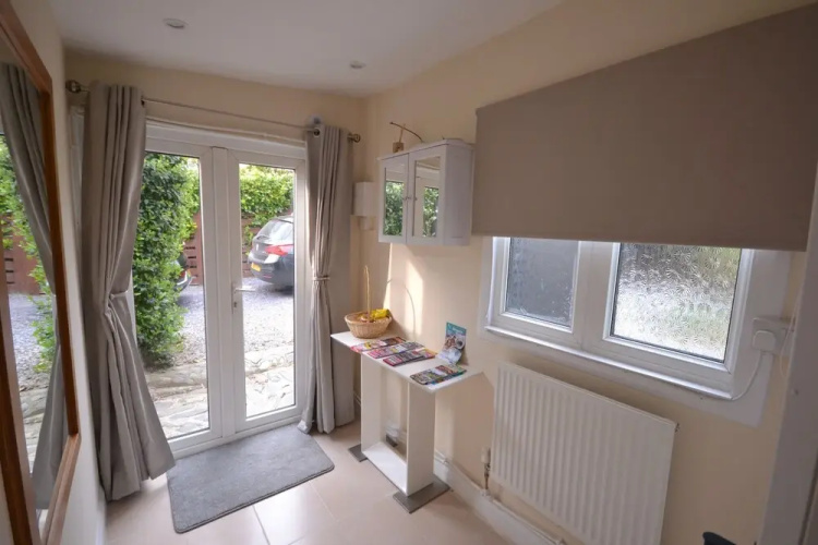 2-bed Cabin Sleeps 4 -small Pets Ok -free Parking