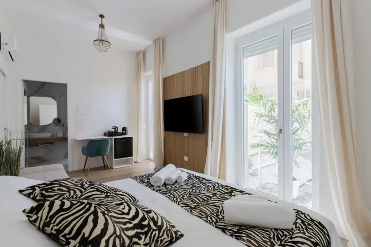 Standard Family room with courtyard view
