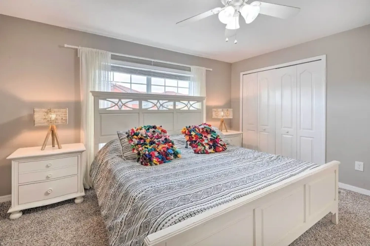4 Bedrooms Apartment
