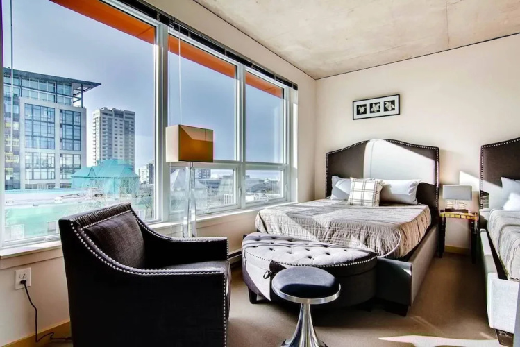 1 Location 2BR Across From Space Needle -vr1
