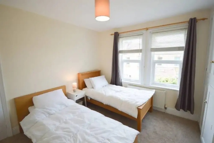 Spacious 3 Bedroom Home in Bath