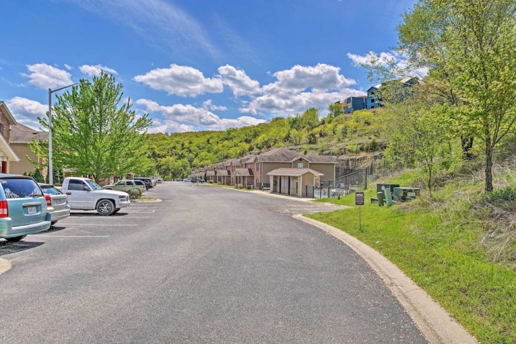 5 Mi to Branson Strip! Cozy Condo w/ Mtn Views