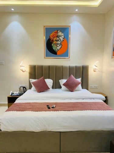 Deluxe Double room with city view