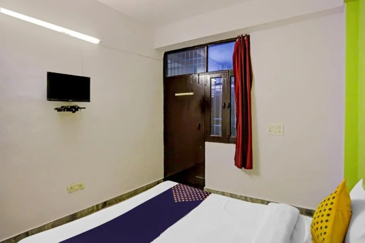 Standard Triple room