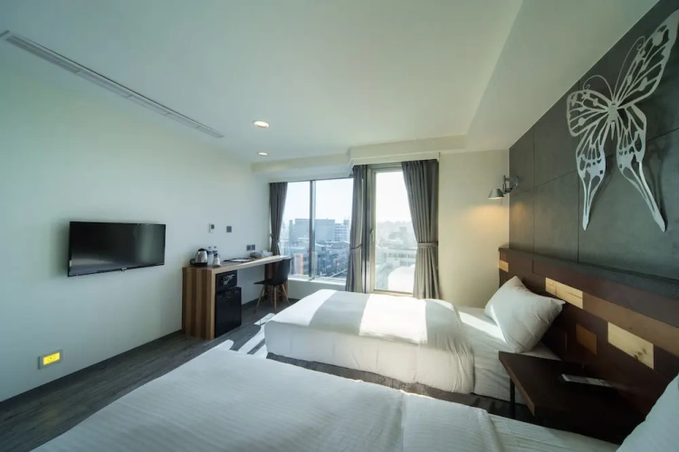 Standard Double room with city view