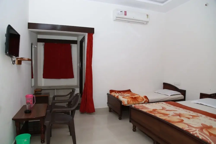 3 Bedrooms Economy Triple room