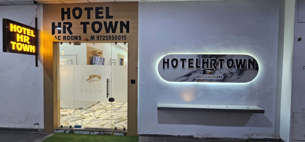 Hotel Hr Town - 甘地訥格爾