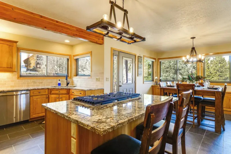 Private Deck & Hot Tub: Silverthorne Home!