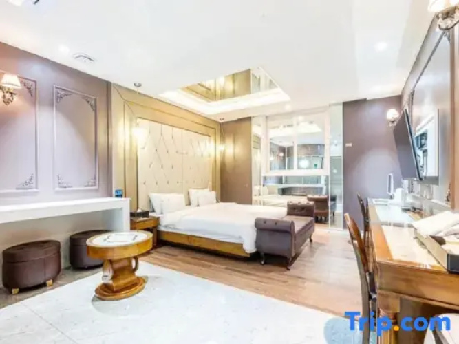 Zara Hotel Peace Square