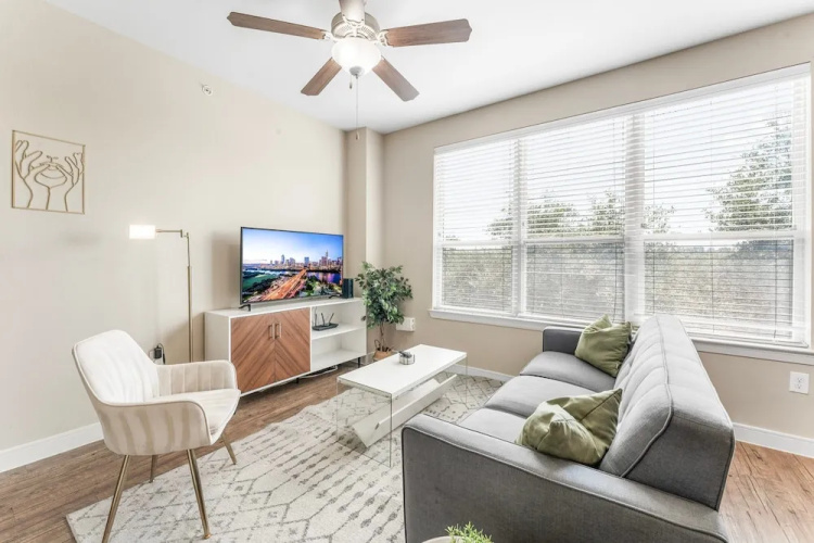 Fun Soco 1BR King Suite w Gympickleballlaundry