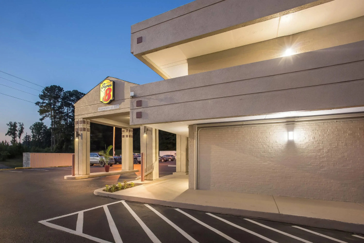 Super 8 by Wyndham Commerce
