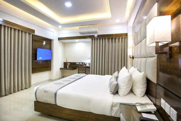 Standard Double Suite with river view